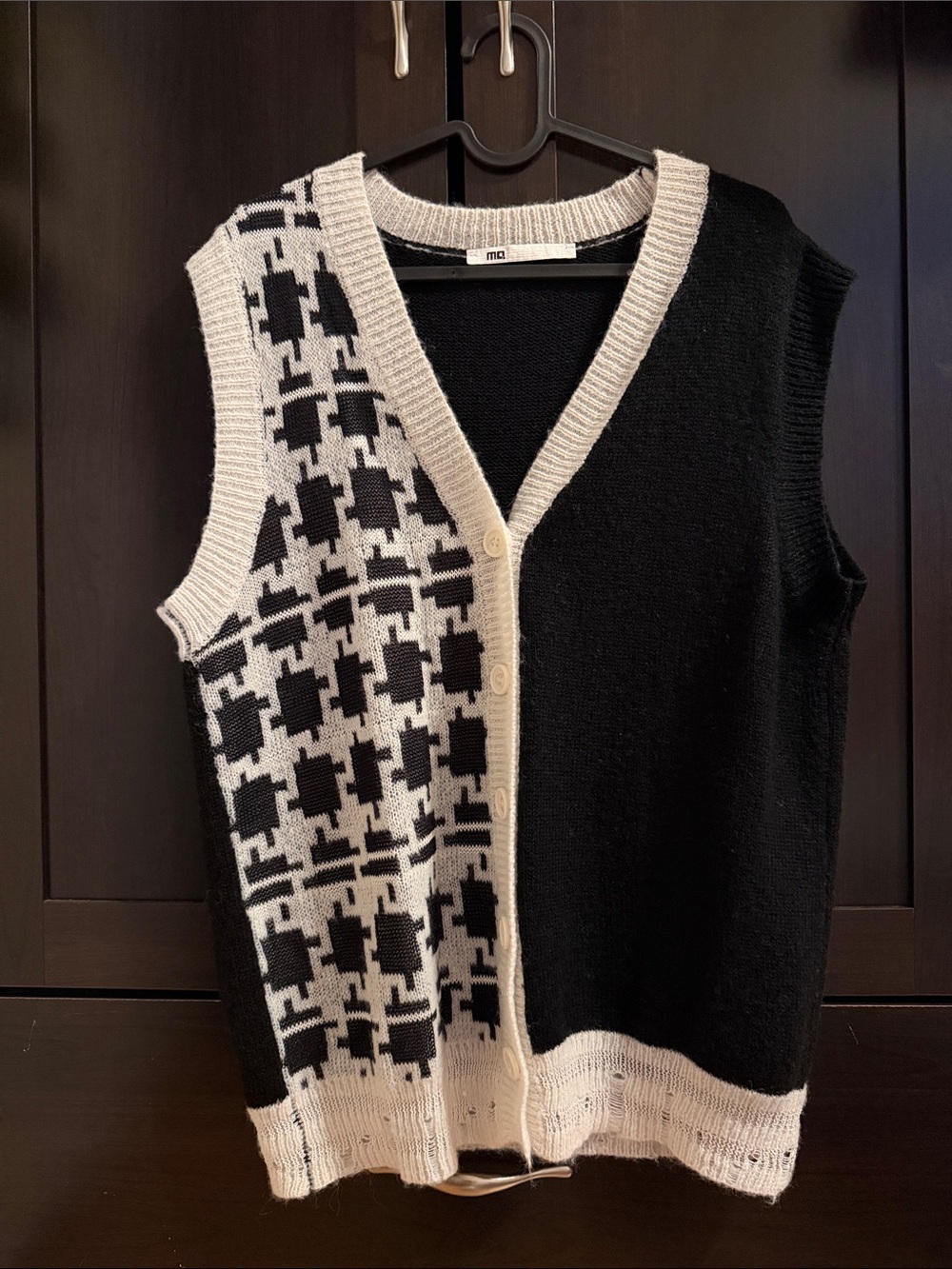 Black and Cream Patterned Women’s Knit Cardigan Vest